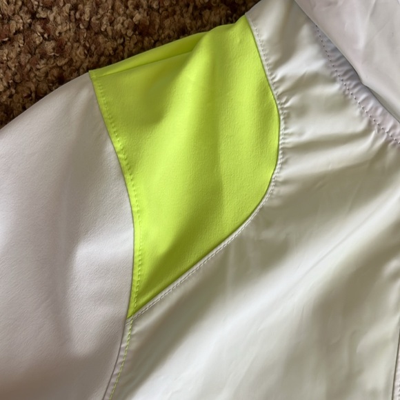 Under Armour Women’s Run Anywhere Jacket Size L NEW! - Picture 5 of 11